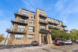 2614 N Clybourn Ave Unit 401, Chicago, IL 60614