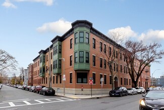 202 Maverick St Unit 301, Boston, MA 02128