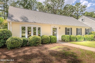 44 Village Green Cir, Southern Pines, NC 28387