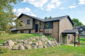 3020 Brookline, Howell, MI 48843