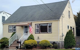 733 Louise Ct, Lyndhurst, NJ 07071