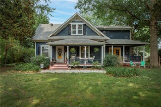 8819 S Corn Rd, Oak Grove, MO 64075