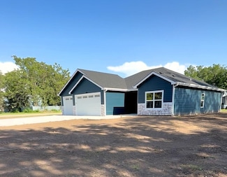 318 E 4th St, Solomon, KS 67480