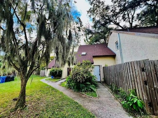 5626 Ashley Oaks Dr Unit 28, Tampa, FL 33617