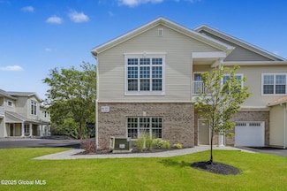 606 Vly Pointe Dr, Schenectady, NY 12309