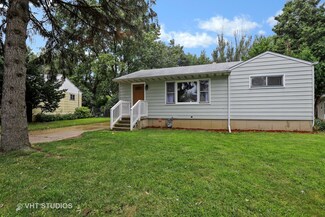 2004 Indian Rd, Waukegan, IL 60087