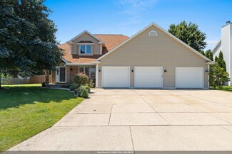1584 Van Rd, Green Bay, WI 54311