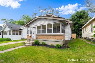1835 Thelma Ave SE, Grand Rapids, MI 49507