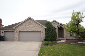 8566 Huckins Dr, Frankfort, IL 60423