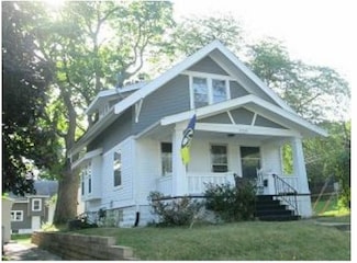 2225 J St SW, Cedar Rapids, IA 52404