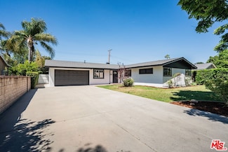 22309 Leadwell St, Canoga Park, CA 91303