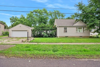 631 Pekin Ave, Creve Coeur, IL 61610