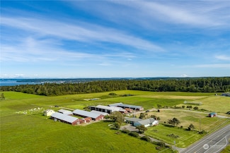 886 W Beach Rd, Coupeville, WA 98239