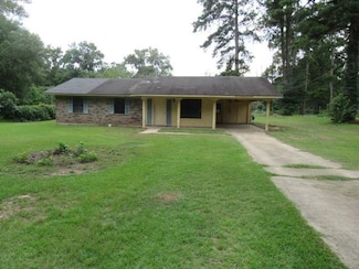 525 Edisto St, Coushatta, LA 71019