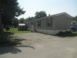 1 Elmbrook Country Ct, Beaver Falls, PA 15010