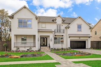 8304 Maple Ct, Bellaire, TX 77401