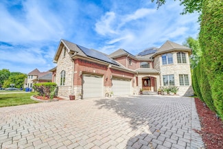 308 Berkshire Ln, Des Plaines, IL 60016