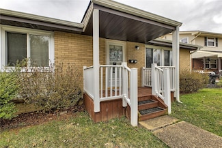 22 Pyrenees Dr, Pittsburgh, PA 15239