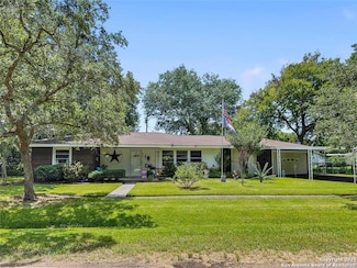 813 N Morgan St, Angleton, TX 77515