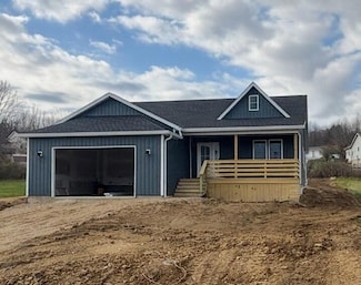 412 N Ridge Heights Dr, Apple Valley, OH 43028