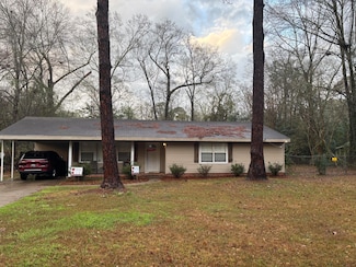 704 Crestview Dr, Hattiesburg, MS 39401