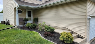 1714 Fairview Dr, West Bend, WI 53090