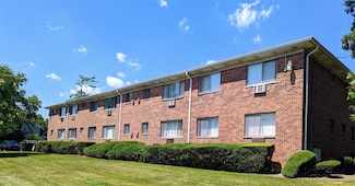 91 S Clinton Ave Unit 3C, Bay Shore, NY 11706