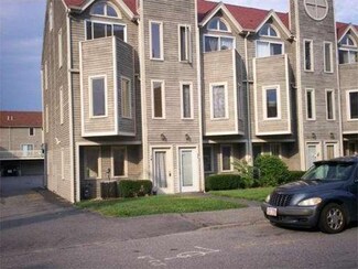 70 Austin St Unit 34, Lowell, MA 01854