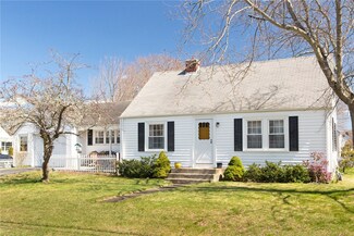 16 Sunset Ave, Warwick, RI 02889