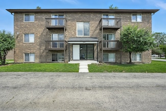 8231 Woodland Dr Unit A, Darien, IL 60561