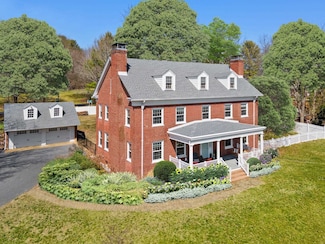 1610 N Augusta St, Staunton, VA 24401