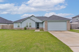 407 Green Meadows Dr, West Columbia, TX 77486