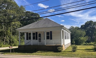 1745 Eagleville Rd, Tiverton, RI 02878