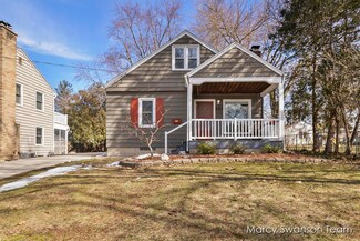 220 Holmdene Blvd NE, Grand Rapids, MI 49503
