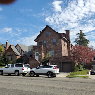 32-19 149th St, Flushing, NY 11354