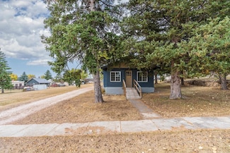 235 N 8th St, Custer, SD 57730