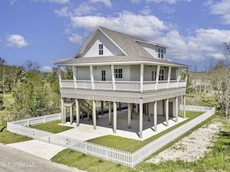 211 Chartres St, Bay St. Louis, MS 39520