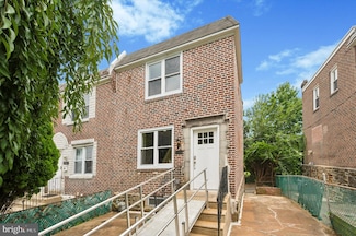 232 W Washington Ave, Clifton Heights, PA 19018