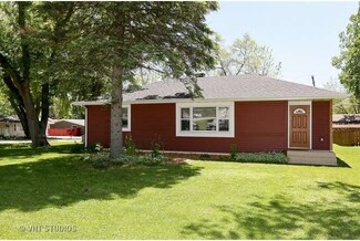 5211 Hunter Dr, McHenry, IL 60050