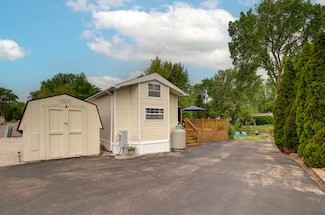 195 Fossil Cove Ln, Wilmington, IL 60481