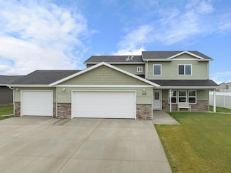 166 Mulberry Loop NE, Minot, ND 58703