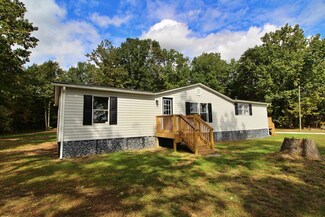 12 Honeysuckle Ln, Brookneal, VA 24528
