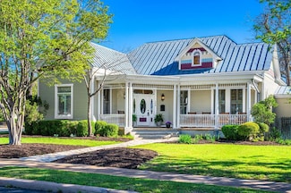 308 E Travis St, Fredericksburg, TX 78624