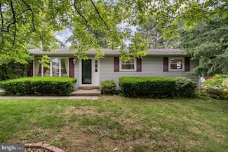 1390 Meadowbrook Ln, Lebanon, PA 17046