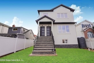 298 Oldfield St, Staten Island, NY 10306