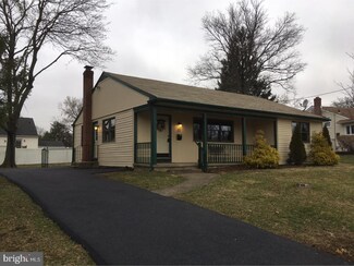 10 Meadow Lark Rd, Stratford, NJ 08084