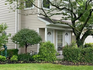 29 Erin Ln Unit 29, Setauket- East Setauket, NY 11733