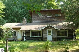9415 Saffron Rd, Honor, MI 49640
