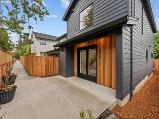 3951 SE Liebe St Unit C, Portland, OR 97202
