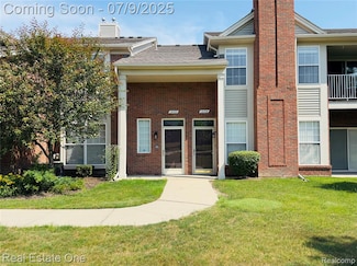 15422 Cornell Dr Unit 101, Clinton Township, MI 48038